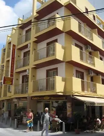 迪娜马卡旅馆 招待所 2*